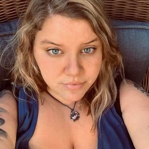 Meet your Posher, Chloe